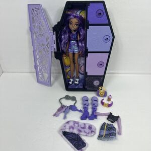Monster High Skulltimate Secrets Fearidescent Clawdeen Wolf Locker Accessories